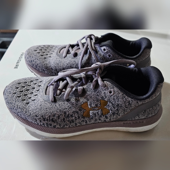 Under Armor Sneakers - Picture 2 of 2